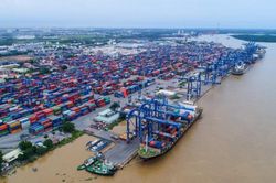 Bộ Công Thương đề nghị hàng loạt giải pháp để 'giải phóng' cảng Cát Lái