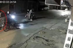 Công an thông tin đặc điểm nhận dạng nhóm cướp xe máy của nữ lao công