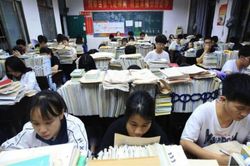 Mối lo của phụ huynh Trung Quốc khi chính phủ siết chặt dạy thêm