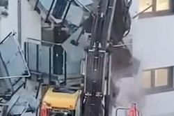 Bị khách bùng tiền, nhà thầu điên tiết trút giận lên căn biệt thự mới xây, toàn cảnh 'phá hoại' khiến ai cũng choáng