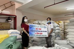 Hàng trăm phần quà đã đến tay người dân gặp khó do dịch bệnh tại TP. HCM