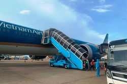 Đưa tàu bay lớn nhất Việt Nam chở 300 y bác sỹ vào TP.HCM chống dịch
