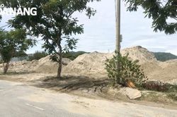 Bãi tập kết cát gây ô nhiễm môi trường