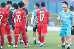 Đội tuyển Việt Nam đợi thầy và chờ thay đổi