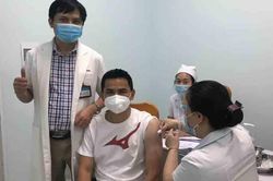 HLV Kiatisuk tiêm vaccine, chuẩn bị về Thái Lan nghỉ phép