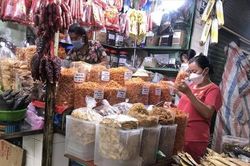 Đề xuất cho mở lại các chợ bị đóng khi tiểu thương được tiêm vắc xin