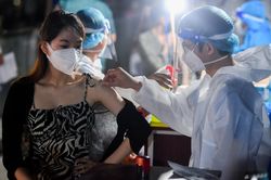 Đại diện WHO: Hãy tiêm loại vaccine có sẵn khi đến lượt bạn
