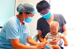 Cứu bé trai người Nhật Bản bị chấn thương sọ não khi đang cách ly