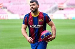 Aguero tìm đường rời Barca vì không còn bạn thân Messi