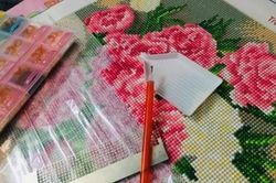 Gia nhập hội đính đá thời giãn cách, ngồi một chỗ bỏ túi tiền triệu