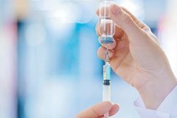 Sau tiêm vắc xin phòng COVID-19 nếu có những dấu hiệu này cần liên hệ y tế ngay lập tức