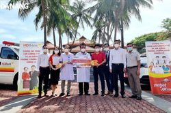 Đà Nẵng tiếp nhận hai xe cứu thương do doanh nghiệp trao tặng