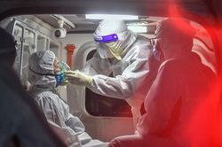 F0 ở TP.HCM: 'Tôi và mẹ chờ ba về nhà'