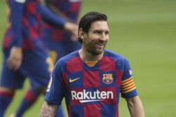 Messi sẽ ký hợp đồng với PSG trong vài giờ tới