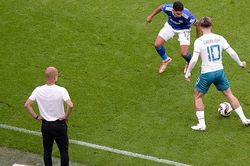 Grealish ra mắt mờ nhạt, mất bóng liên tục, HLV Pep Guardiola vẫn khen ngợi