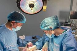 Thực hư chuyện bác sĩ rút ống thở của mẹ để cứu sản phụ sắp sinh
