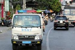 CSGT dùng xe tuần tra chở sản phụ sinh non nguy kịch đến bệnh viện