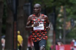 Olympic Tokyo: 'Vua tốc độ' Kipchoge thắng áp đảo ở đường chạy marathon