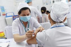 TP.HCM nguy cơ thiếu vaccine COVID-19 tiêm diện rộng sau ngày 9/8