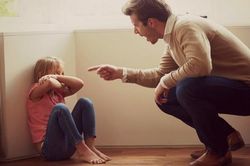 Cha mẹ không nên mắng trẻ vào thời điểm này kẻo phản tác dụng