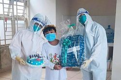 Thư Sài Gòn (số 12): Bánh kem sinh nhật 'siêu nhân 9 tuổi' F0 tại bệnh viện dã chiến