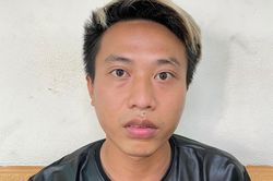 Lộ gói cần sa mang cho khách khi qua chốt kiểm soát phòng, chống dịch