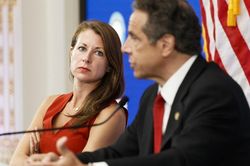 Trợ lý thân tín của ông Cuomo từ chức
