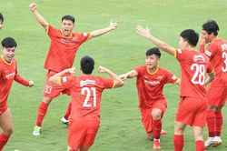 Vắng HLV Park Hang Seo, hai phó tướng 'đóng thế'