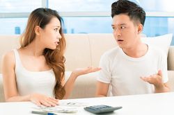 Chia tay người chồng tính toán từng đồng với vợ