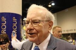 Berkshire của Warren Buffett giảm mua cổ phiếu quỹ, bán bớt cổ phiếu khi thị trường tăng cao