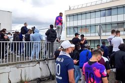 Fan PSG thất vọng vì chờ mãi chưa thấy Messi xuất hiện