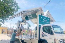Quảng Trị tiếp nhận xe chuyên dụng tiêm vắc xin lưu động