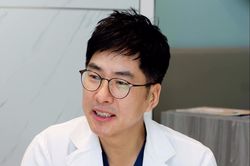 Bác sĩ Hàn Quốc thành tổng đài viên mùa dịch ở TP.HCM
