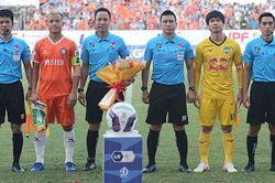 Trọng tài V-League 'khóc ròng'