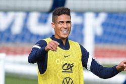 Varane muốn ra mắt MU ngay trận mở màn Premier League 2021/22