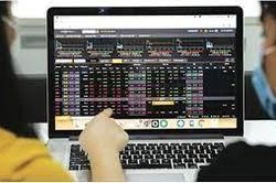 VN-Index duy trì đà tăng, cổ phiếu nhóm dầu khí dậy sóng