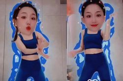Hari Won mặc đồ tập nhảy nhót 'câu view' nhưng vòng eo bé mỡ mới chiếm spotlight