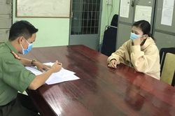 Mẹ ra đường bị lập biên bản, con đăng tin xúc phạm công an