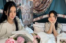 'Công chúa' Jisoo khoe ảnh chụp cùng hoa, netizen cảm thán 'hoa còn không đẹp bằng người'