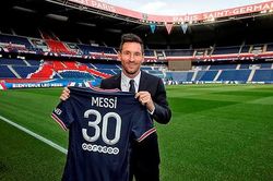 Messi chính thức 'cập bến' PSG