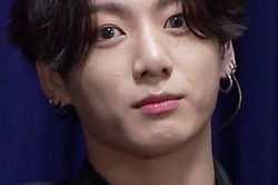 ARMY háo hức với độc chiêu bắt quả tang Jungkook BTS nói dối