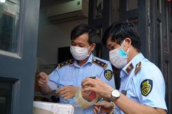 Thu giữ số lượng lớn thuốc 'Liên hoa Thanh ôn' nhập lậu