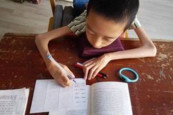 Trung Quốc: Nam sinh khuyết tật trúng tuyển trường hàng không