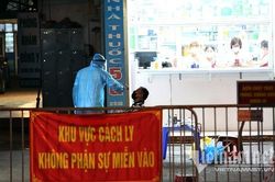 Lý do nhà thuốc trang bị tấm chắn giọt bắn nhưng vẫn có nguy cơ lây nhiễm Covid-19
