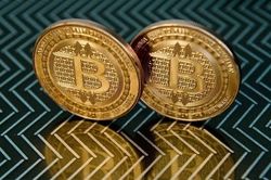 Bitcoin tăng vọt, vượt xa mốc 1 tỷ đồng/coin