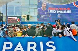 Messi: Sẽ là một cảm giác rất lạ nếu thi đấu trên sân Camp Nou trong màu áo đội khác