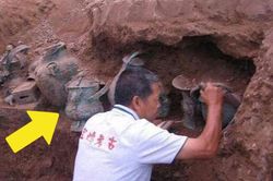 Cả làng ẩu đả vì tranh giành kho báu trong lòng đất: Cùng làm một việc khi chuyên gia tìm tới!