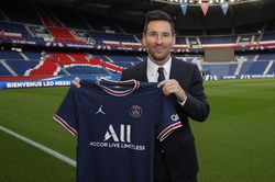 Messi đến PSG và giấc mơ chinh phạt châu Âu như Napoleon