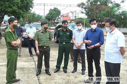 Đồng chí Chủ tịch UBND tỉnh kiểm tra phòng, chống dịch COVID-19 tại huyện Mai Sơn