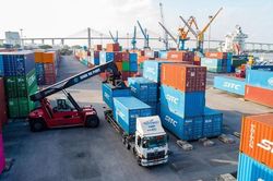 Bộ Công Thương đề nghị giảm phí lưu container cho doanh nghiệp